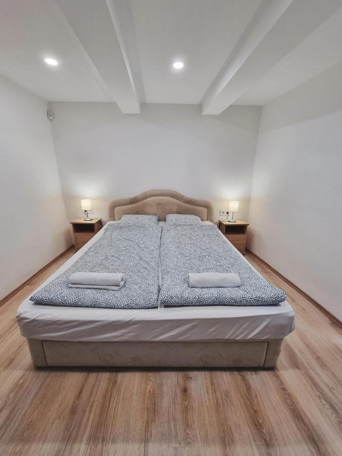 GyöngyösGyongy Apartmanhazak公寓 外观 照片